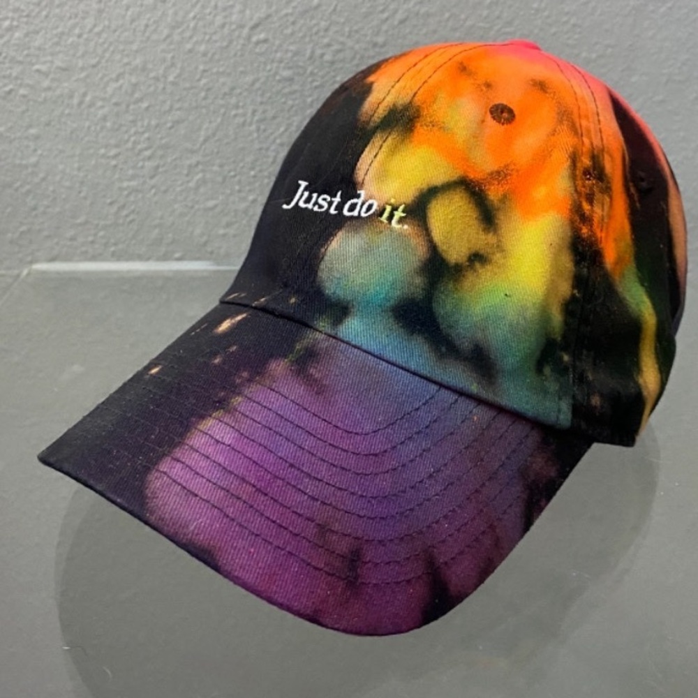 Black Nike rainbow tie-dye pull cap